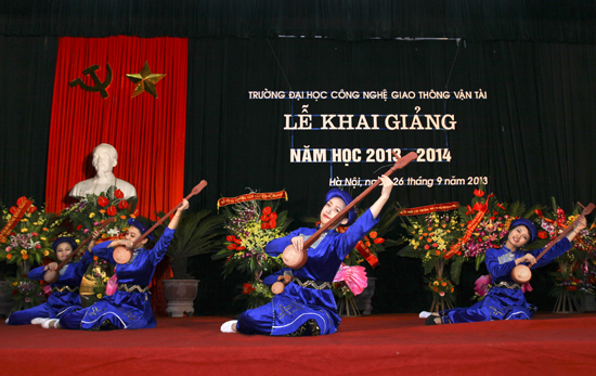 (utt.vn)Khai giảng năm học mới 2013-2014