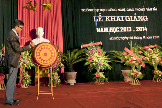 (utt.vn)Khai giảng năm học mới 2013-2014