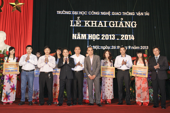 (utt.vn)Khai giảng năm học mới 2013-2014