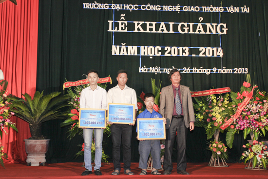 (utt.vn)Khai giảng năm học mới 2013-2014