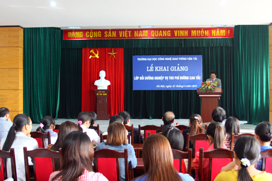 (utt.vn)Khai giảng lớp bồi dưỡng nghiệp vụ thu phí đường cao tốc