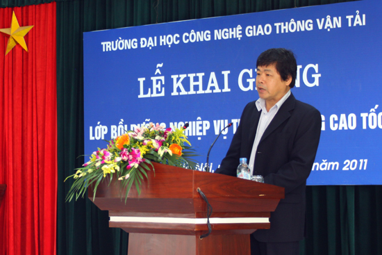 (utt.vn)Khai giảng lớp bồi dưỡng nghiệp vụ thu phí đường cao tốc