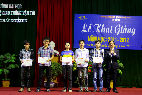 Lễ khai giảng năm học 2011 - 2012 Đại học Công nghệ GTVT - cơ sở Thái Nguyên