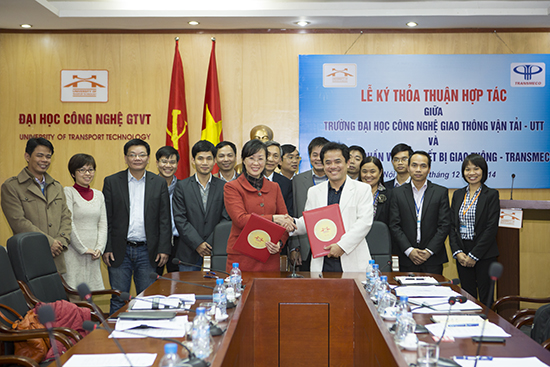 Lễ ký thỏa thuận hợp tác giữa Trường Đại học Công nghệ Giao thông Vận tải và Công ty cổ phần vật tư thiết bị giao thông (TRANSMECO)