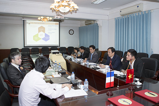 Lễ ký kết hợp tác UTT và Đại học Valenciennes Pháp