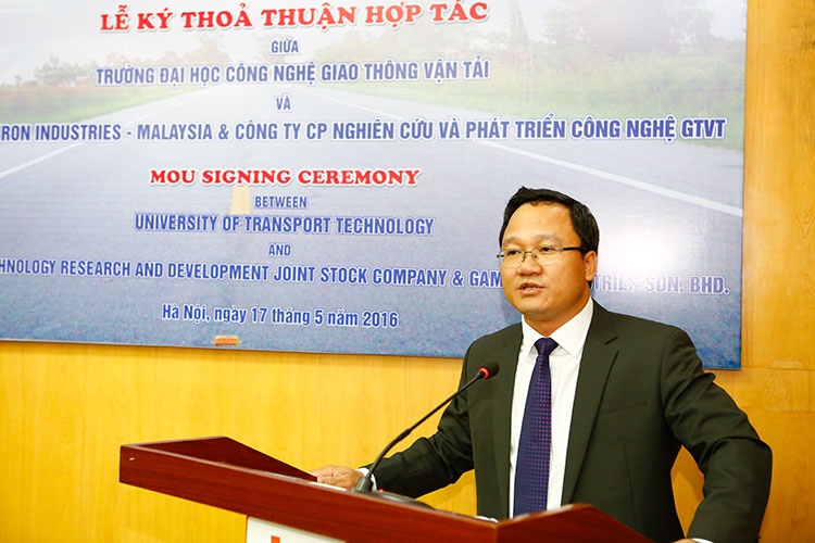 khuất việt hùng