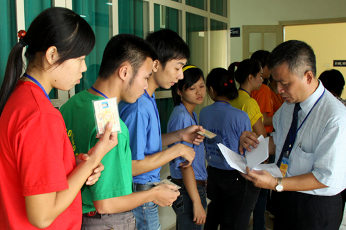 Hội thi Lái xe mô tô, ô tô giỏi và an toàn trường Cao đẳng GTVT năm 2010