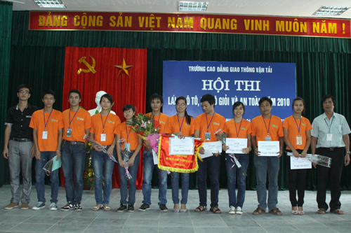 Hội thi Lái xe mô tô, ô tô giỏi và an toàn trường Cao đẳng GTVT năm 2010