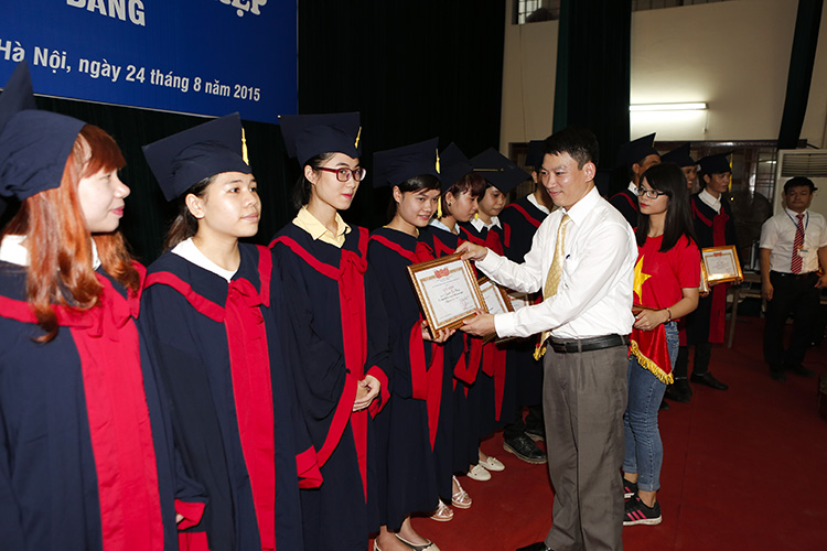 Lễ Bế giảng và trao Bằng tốt nghiệp K63