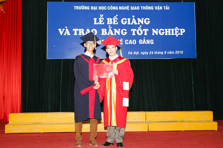 Lễ Bế giảng và trao Bằng tốt nghiệp K63