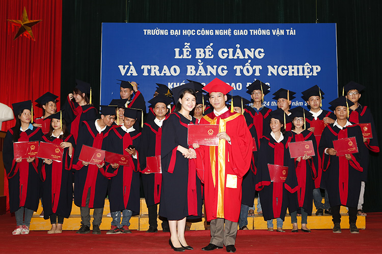 Lễ Bế giảng và trao Bằng tốt nghiệp K63