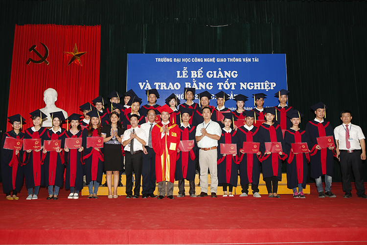 Lễ Bế giảng và trao Bằng tốt nghiệp K63