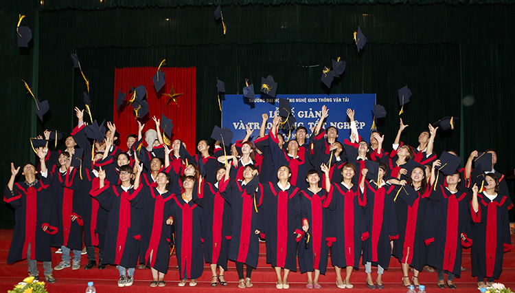 Lễ Bế giảng và trao Bằng tốt nghiệp K63