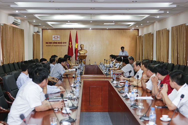 Lễ Công bố Quyết định chỉ định bí thư Đảng bộ Trường Đại học Công nghệ GTVT Khoá V (Nhiệm kỳ 2010 - 2015)