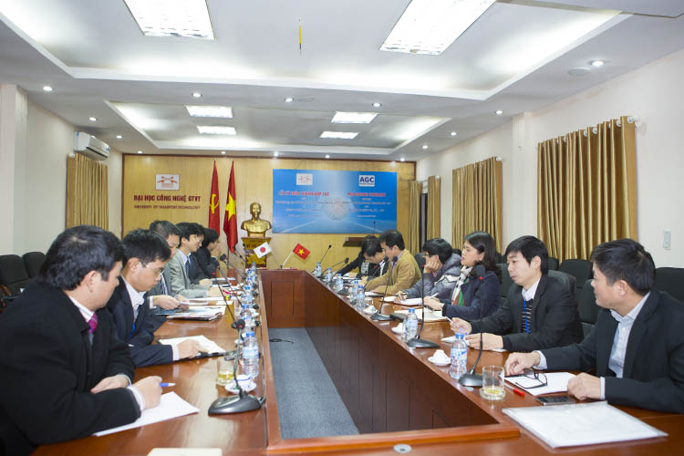 Lễ ký biên bản thỏa thuận hợp tác giữa Công ty TNHH AGC Asia Pacific và trường Đại học Công nghệ GTVT