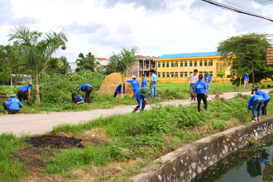 SVTN trường Đại học Công nghệ GTVT hoạt động tại Đông Lỗ, Ứng Hòa, Hà Nội năm 2011