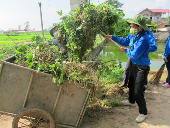 SVTN trường Đại học Công nghệ GTVT hoạt động tại Đông Lỗ, Ứng Hòa, Hà Nội năm 2011