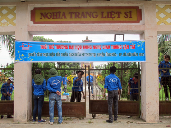 SVTN trường Đại học Công nghệ GTVT hoạt động tại Đông Lỗ, Ứng Hòa, Hà Nội năm 2011