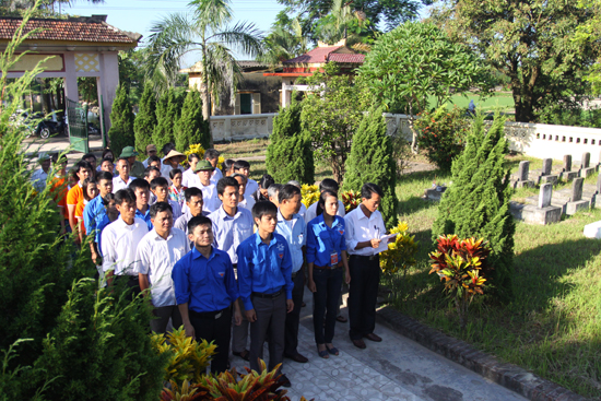 SVTN trường Đại học Công nghệ GTVT hoạt động tại Đông Lỗ, Ứng Hòa, Hà Nội năm 2011