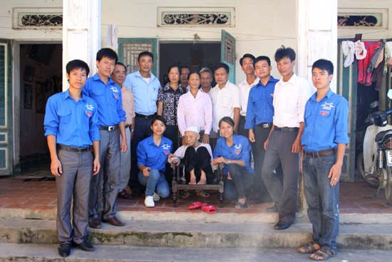 SVTN trường Đại học Công nghệ GTVT hoạt động tại Đông Lỗ, Ứng Hòa, Hà Nội năm 2011