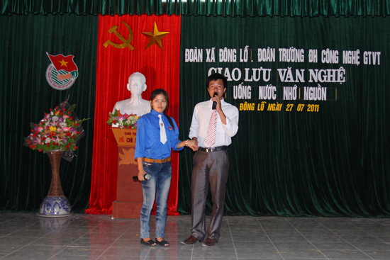 SVTN trường Đại học Công nghệ GTVT hoạt động tại Đông Lỗ, Ứng Hòa, Hà Nội năm 2011