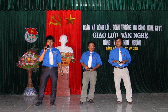 SVTN trường Đại học Công nghệ GTVT hoạt động tại Đông Lỗ, Ứng Hòa, Hà Nội năm 2011