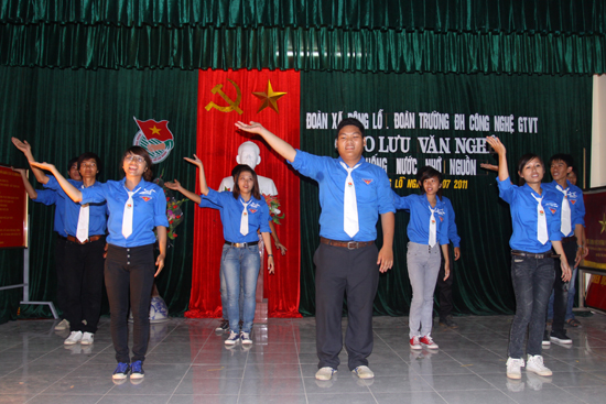 SVTN trường Đại học Công nghệ GTVT hoạt động tại Đông Lỗ, Ứng Hòa, Hà Nội năm 2011