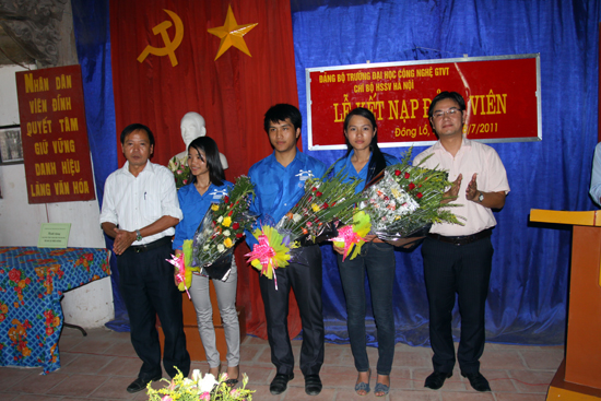 SVTN trường Đại học Công nghệ GTVT hoạt động tại Đông Lỗ, Ứng Hòa, Hà Nội năm 2011