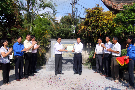 SVTN trường Đại học Công nghệ GTVT hoạt động tại Đông Lỗ, Ứng Hòa, Hà Nội năm 2011