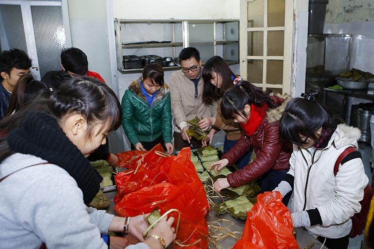 Ngày hội bánh chưng xanh, tết utter ấm lòng con trẻ
