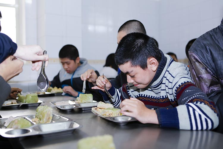 Ngày hội bánh chưng xanh, tết utter ấm lòng con trẻ