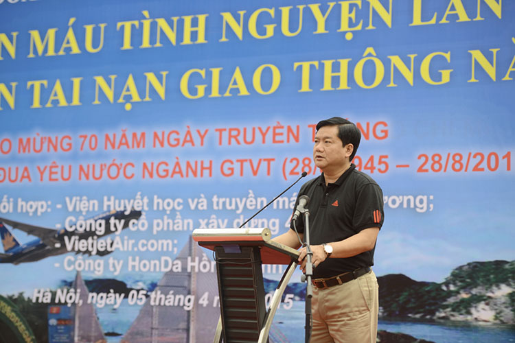 Ngày hội hiến máu tình nguyện vì nạn nhân tai nạn giao thông năm 2015