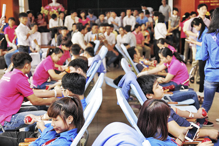 Ngày hội hiến máu tình nguyện vì nạn nhân tai nạn giao thông năm 2015
