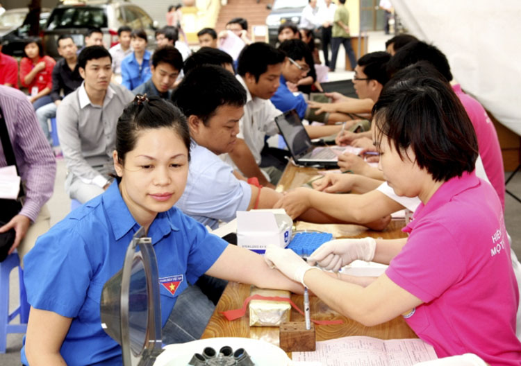 Ngày hội hiến máu tình nguyện vì nạn nhân tai nạn giao thông năm 2015