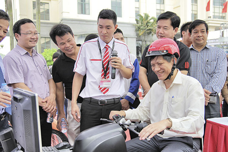 Ngày hội hiến máu tình nguyện vì nạn nhân tai nạn giao thông năm 2015