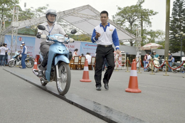 Ngày hội hiến máu tình nguyện vì nạn nhân tai nạn giao thông năm 2015