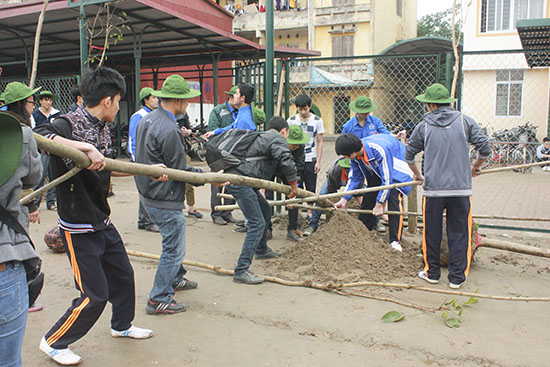Ngày hội trồng cây Trường Đại học Công nghệ GTVT