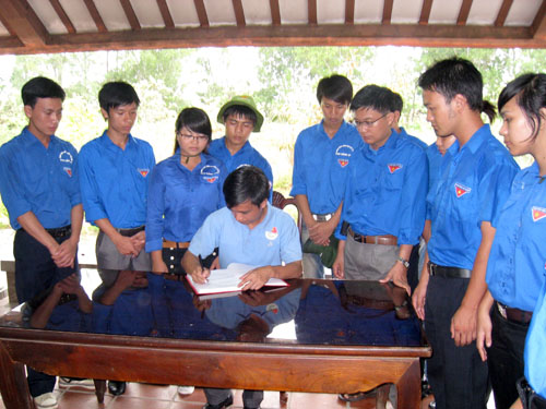 Hành trình thắp lửa truyền thống, tri ân nguồn cội tại Quảng Trị