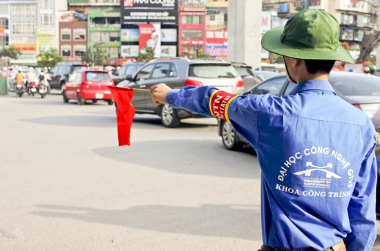 Sinh viên tình nguyện đại học công nghệ gtvt năm 2013