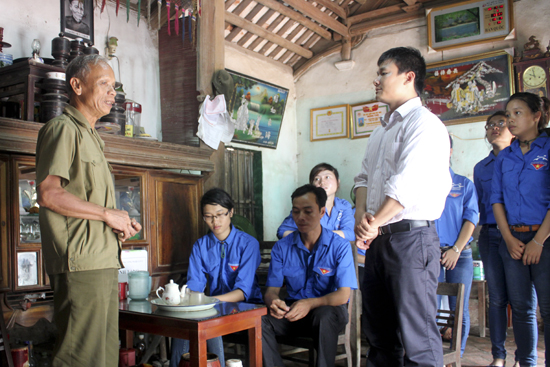 Sinh viên tình nguyện đại học công nghệ gtvt năm 2013