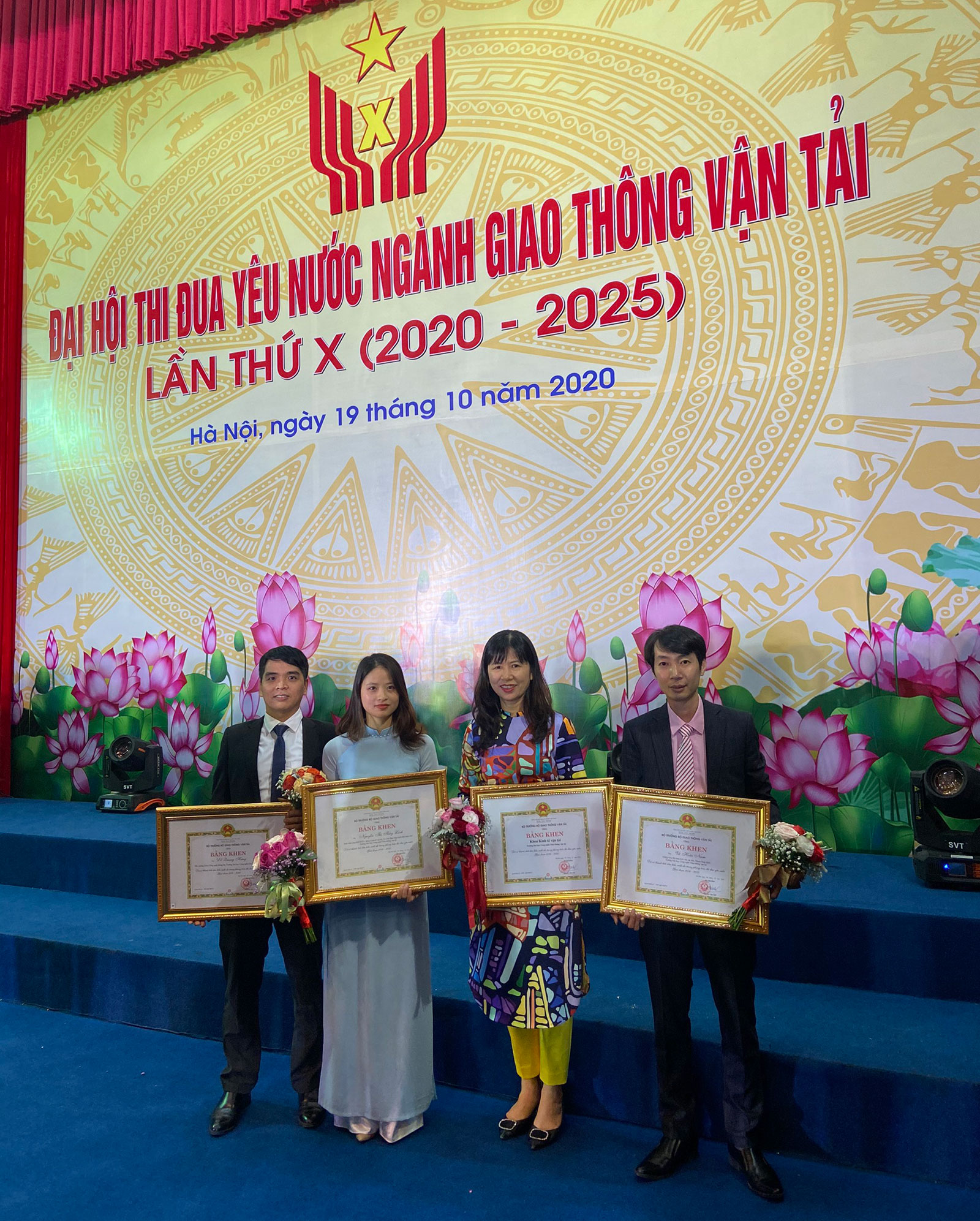 Giảng viên và sinh viên Nhà trường là điển hình tiên tiến xuất sắc trong các phong trào thi đua ngành GTVT giai đoạn 2016- 2020 vinh dự nhận bằng khen của Bộ trưởng.