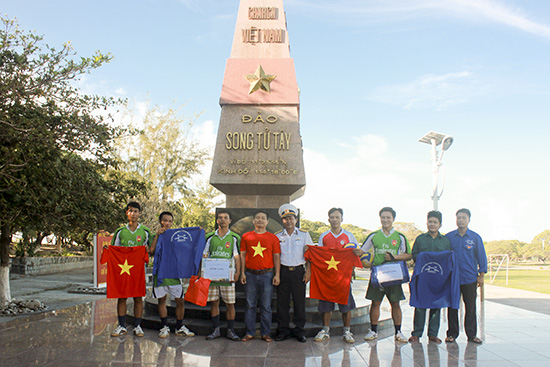 Hướng về biển đảo quê hương