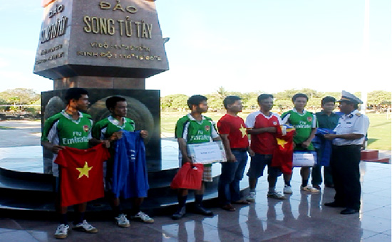 Hướng về biển đảo quê hương