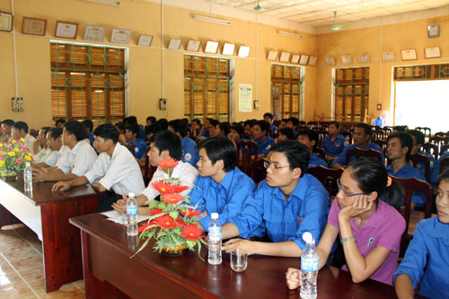 SVTN Cao đẳng GTVT hoạt động tình nguyện tại Tuyên Quang hè 2010