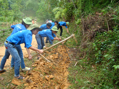 SVTN Cao đẳng GTVT hoạt động tình nguyện tại Tuyên Quang hè 2010