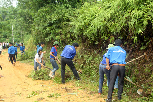 SVTN Cao đẳng GTVT hoạt động tình nguyện tại Tuyên Quang hè 2010