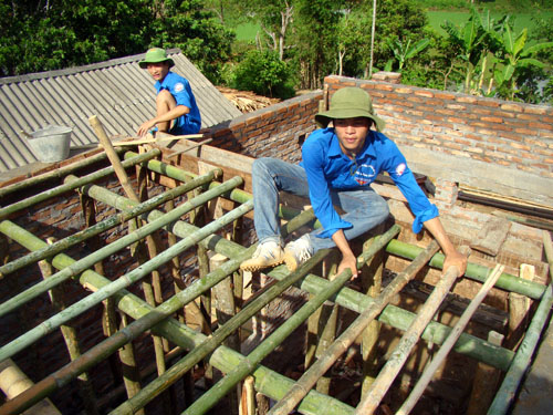 SVTN Cao đẳng GTVT hoạt động tình nguyện tại Tuyên Quang hè 2010