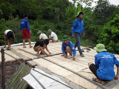 SVTN Cao đẳng GTVT hoạt động tình nguyện tại Tuyên Quang hè 2010