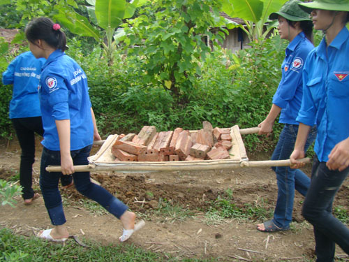 SVTN Cao đẳng GTVT hoạt động tình nguyện tại Tuyên Quang hè 2010