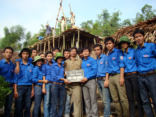 SVTN Cao đẳng GTVT hoạt động tình nguyện tại Tuyên Quang hè 2010